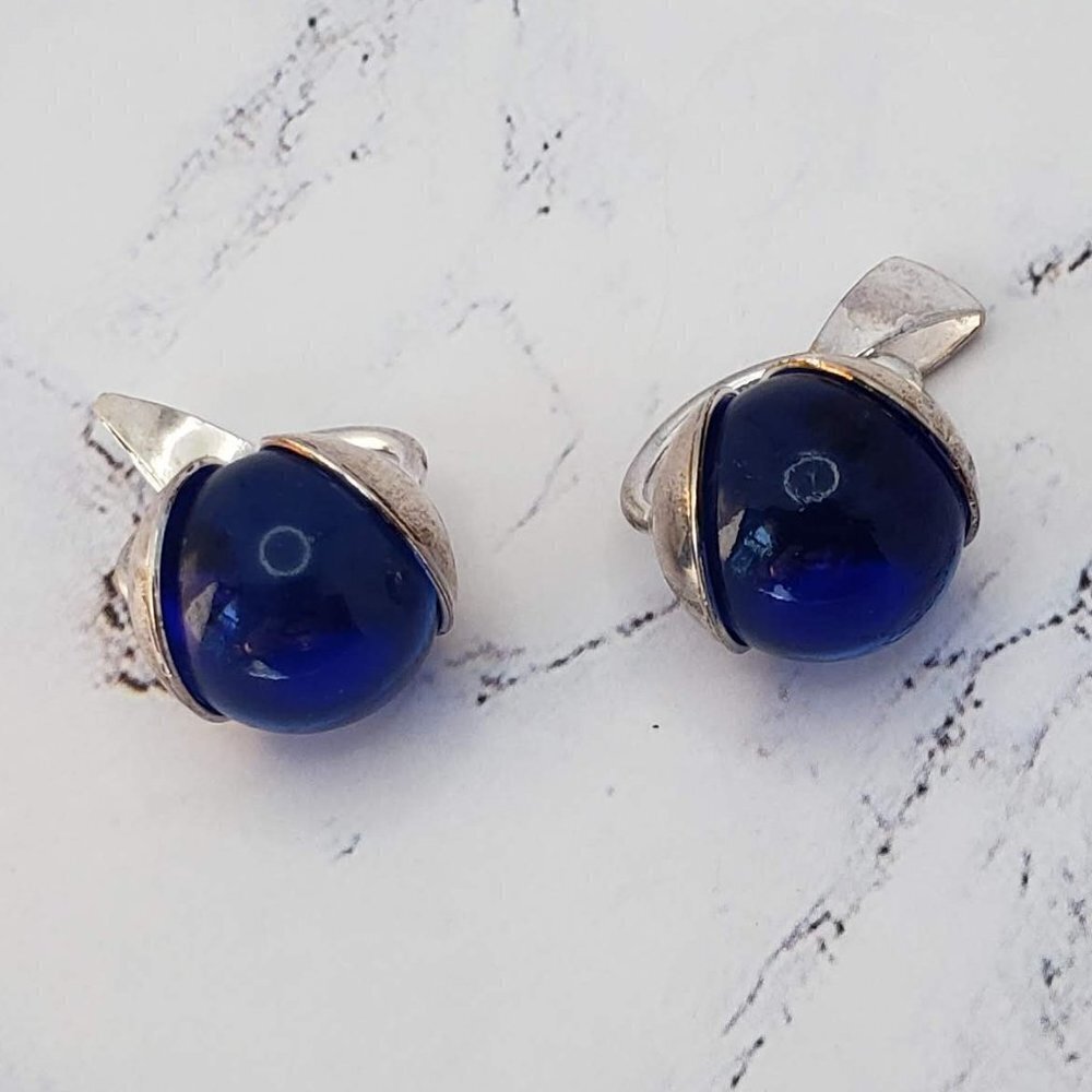 Silver Tone Retro Dangle Drop Earrings With Dark Blue Stone